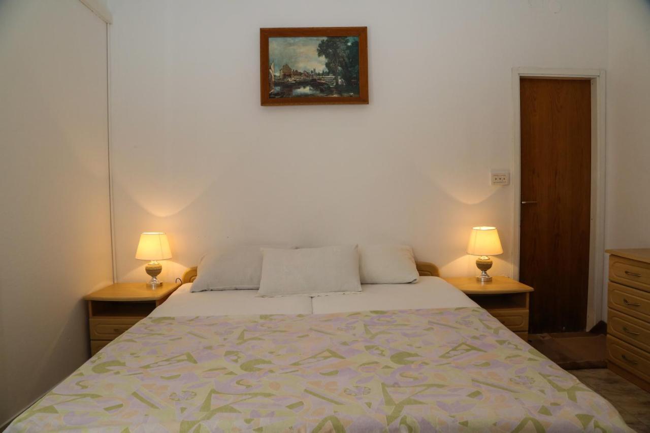 Apartments Butkovic Хвар Экстерьер фото