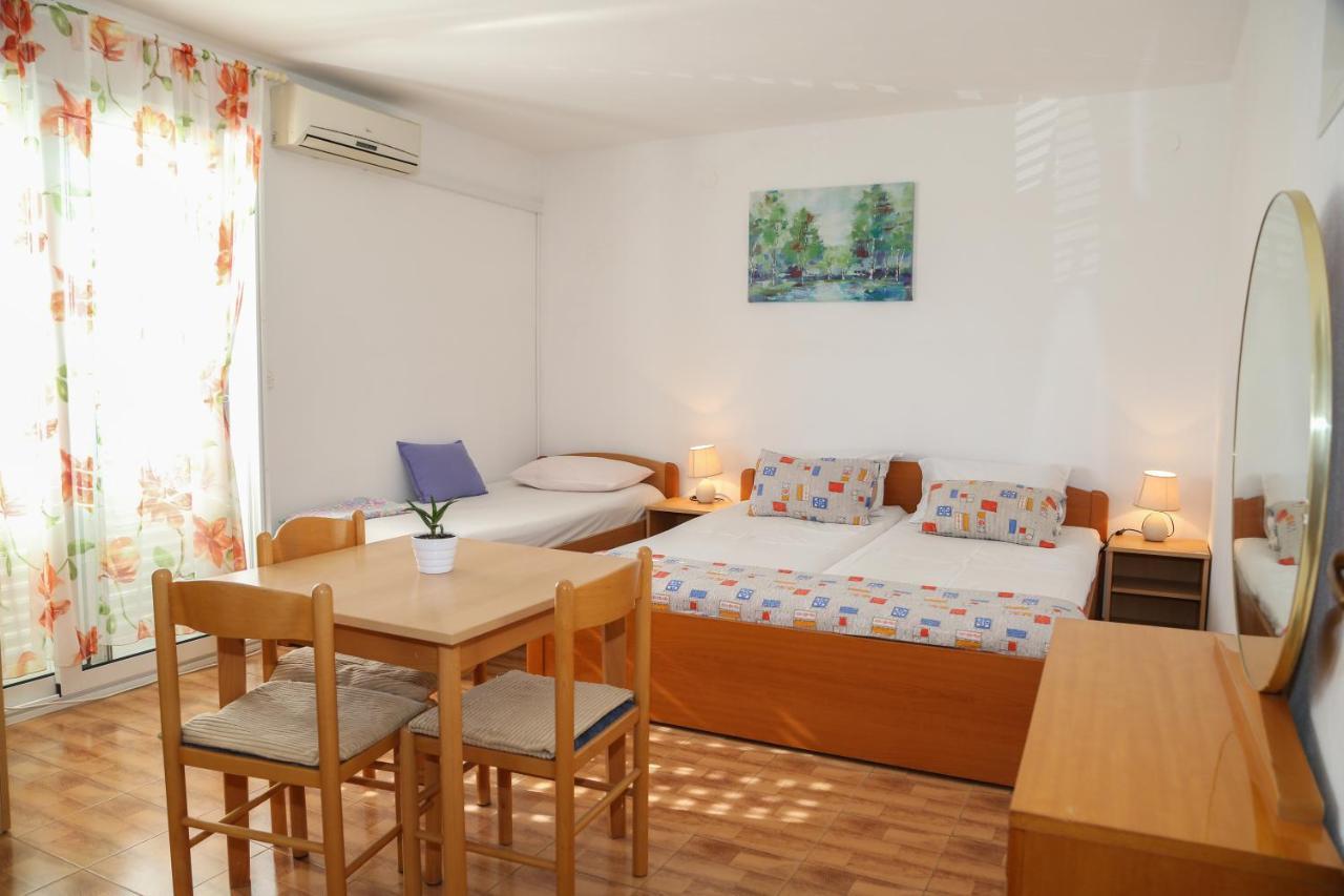 Apartments Butkovic Хвар Экстерьер фото