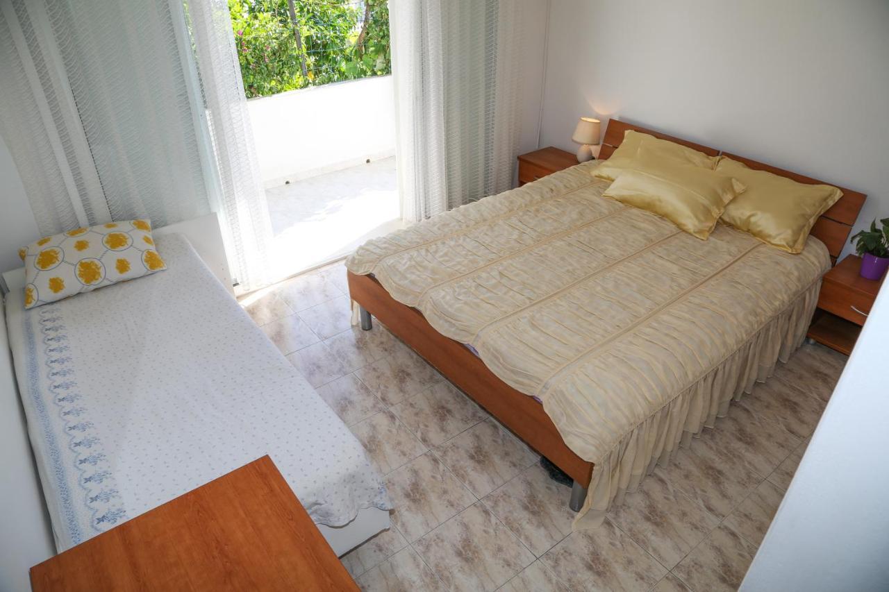 Apartments Butkovic Хвар Экстерьер фото