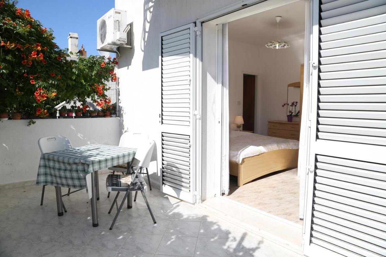 Apartments Butkovic Хвар Экстерьер фото