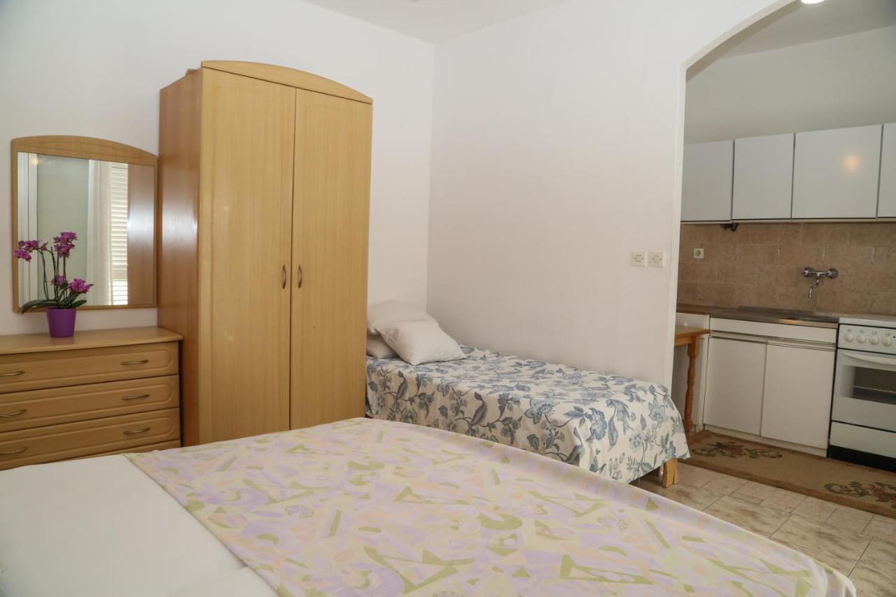 Apartments Butkovic Хвар Экстерьер фото