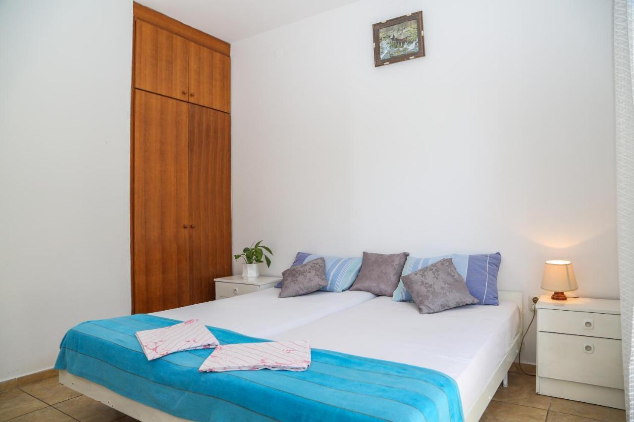 Apartments Butkovic Хвар Экстерьер фото