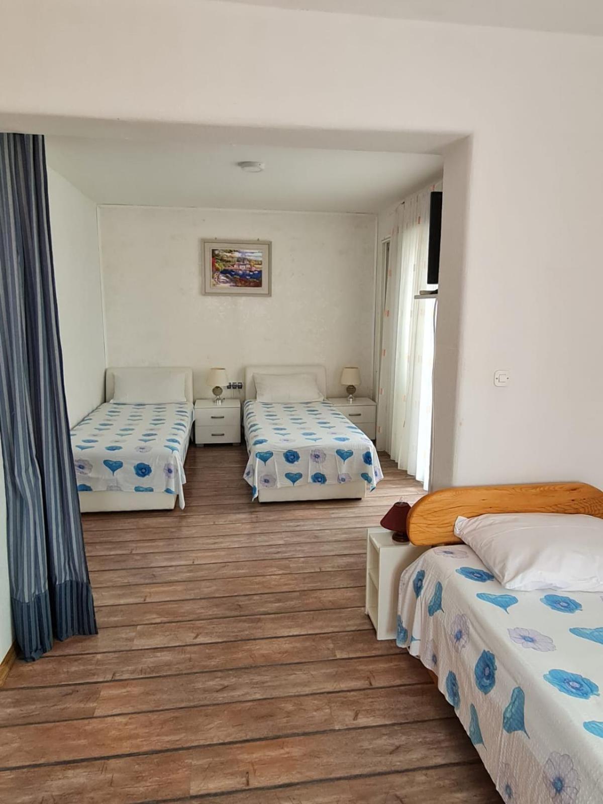 Apartments Butkovic Хвар Экстерьер фото