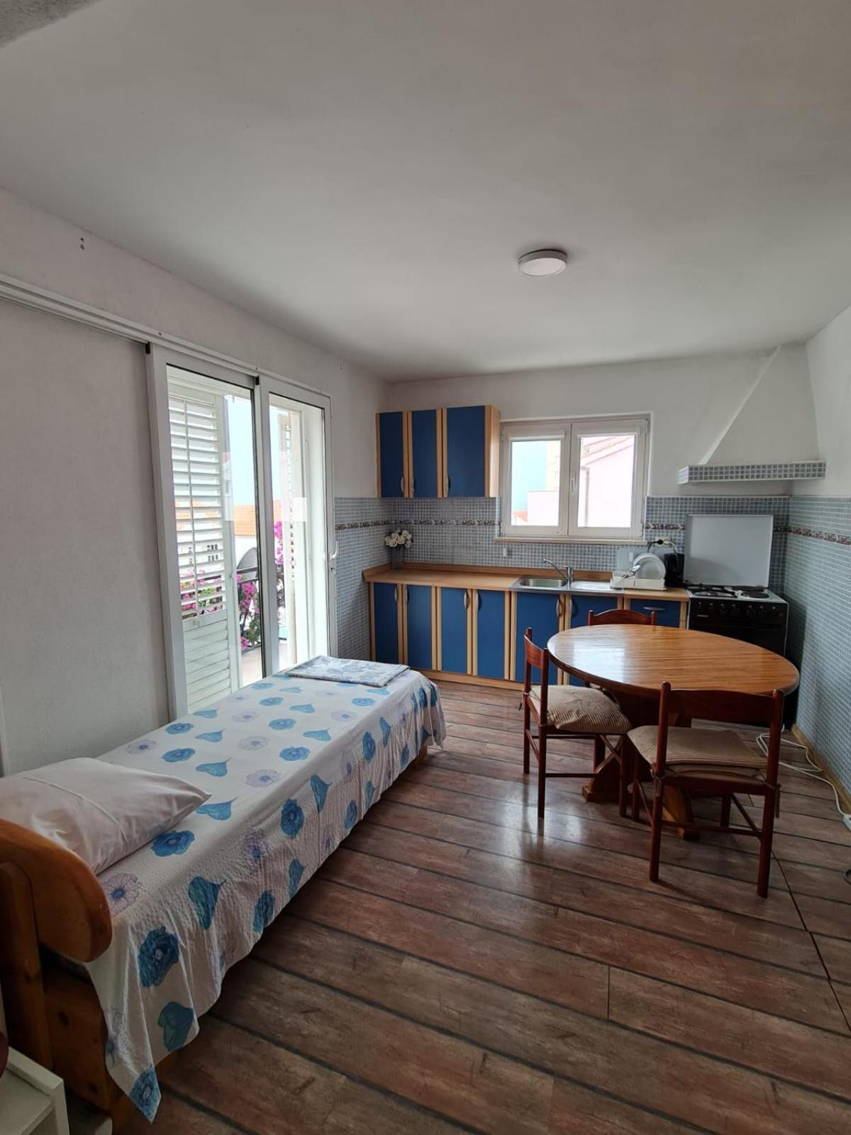 Apartments Butkovic Хвар Экстерьер фото