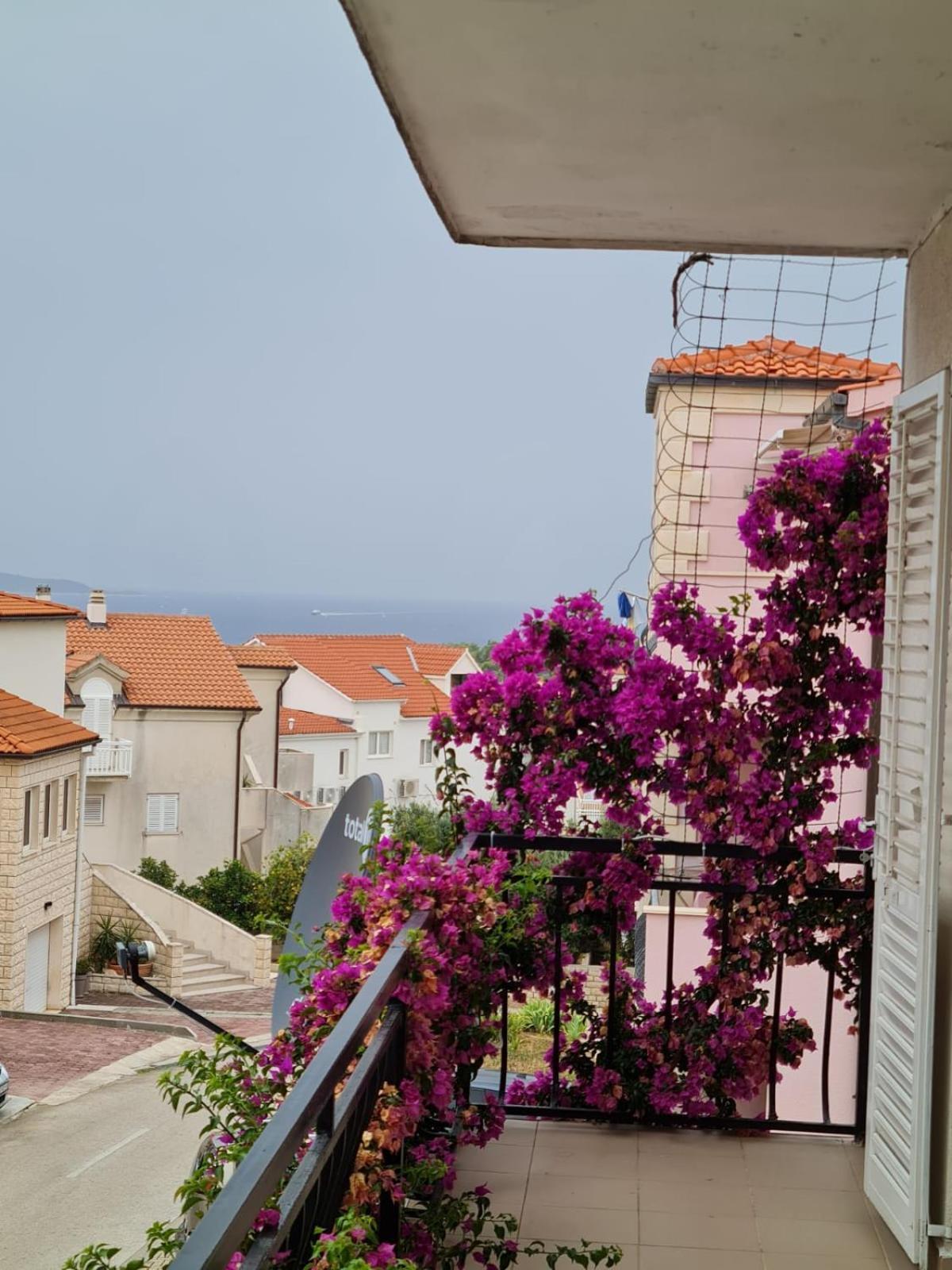 Apartments Butkovic Хвар Экстерьер фото