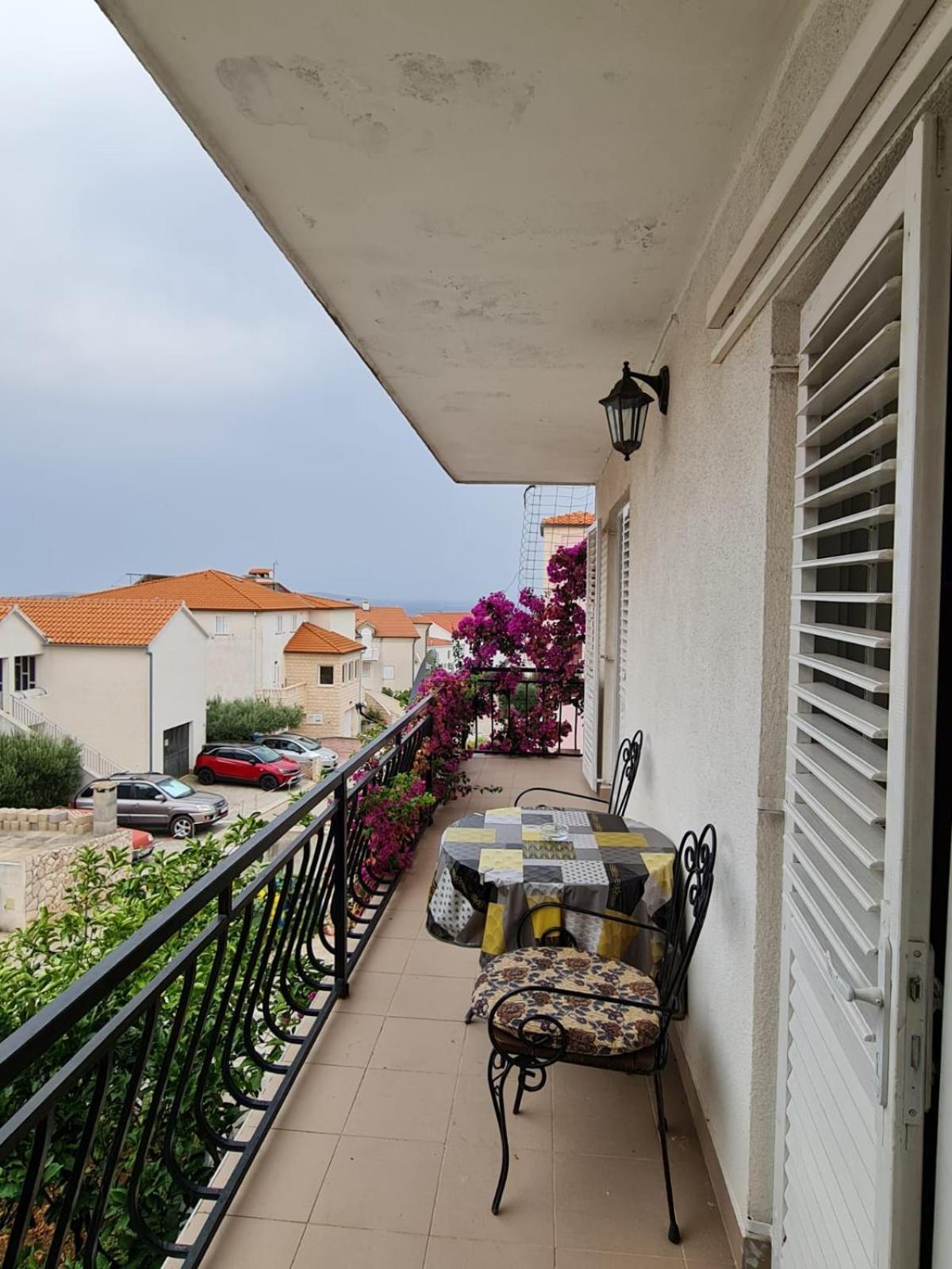 Apartments Butkovic Хвар Экстерьер фото