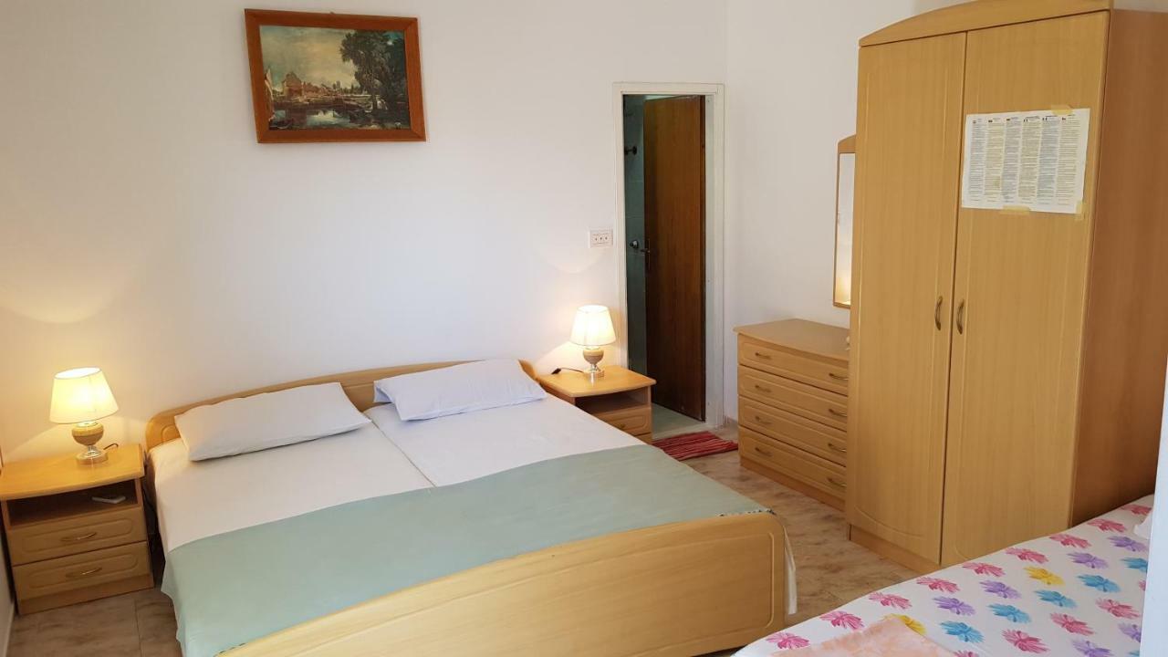 Apartments Butkovic Хвар Экстерьер фото