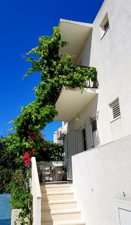 Apartments Butkovic Хвар Экстерьер фото