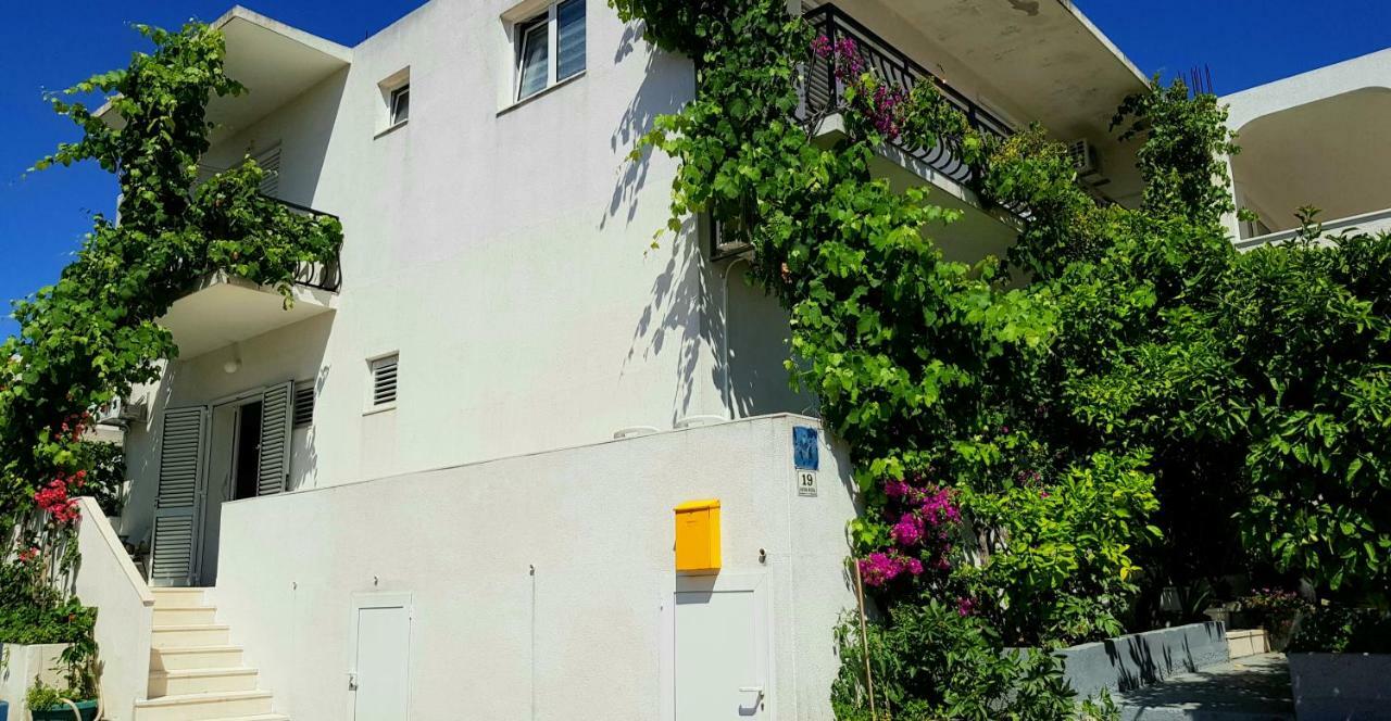 Apartments Butkovic Хвар Экстерьер фото
